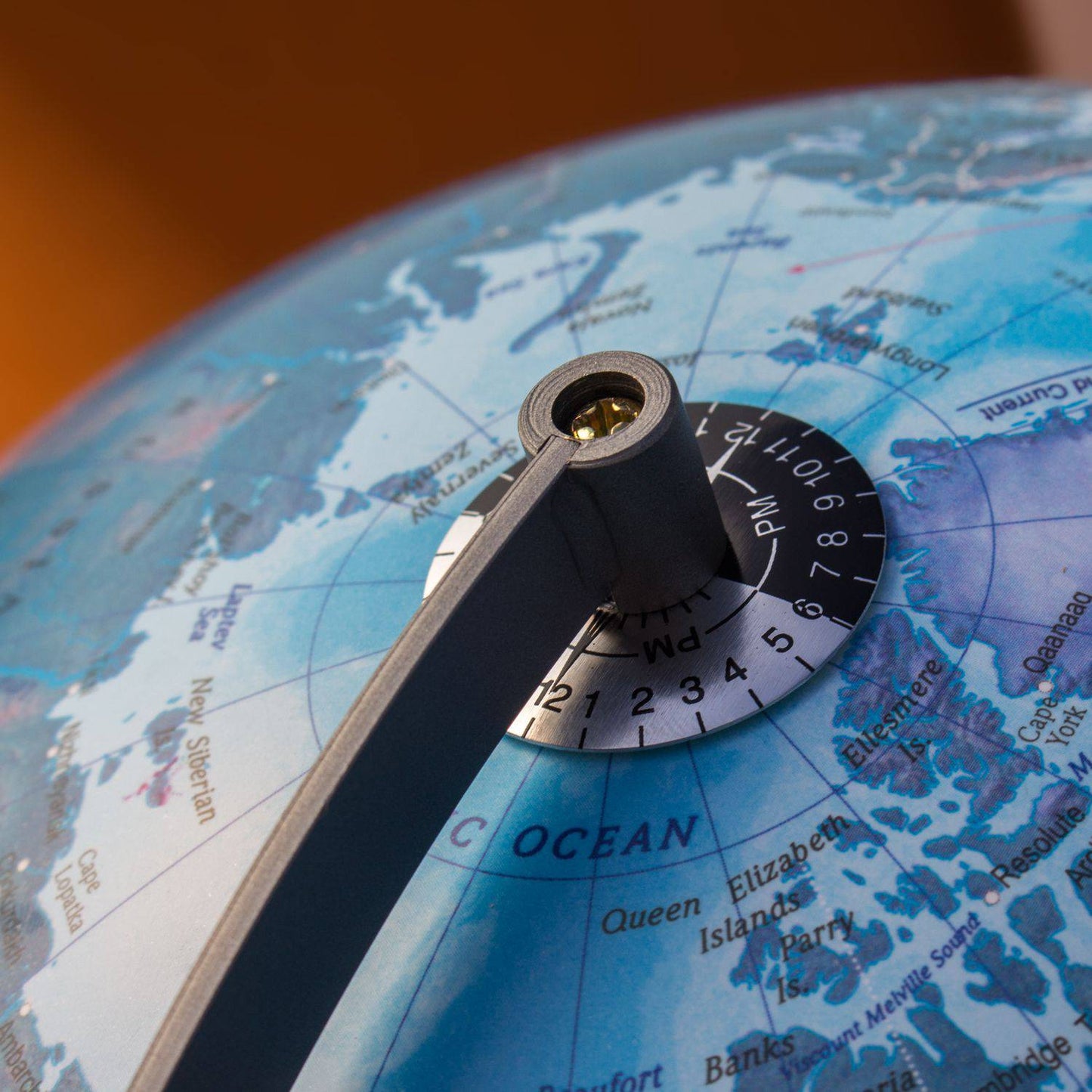 Magellan Mora topografischer Leuchtglobus mit Holzfuss