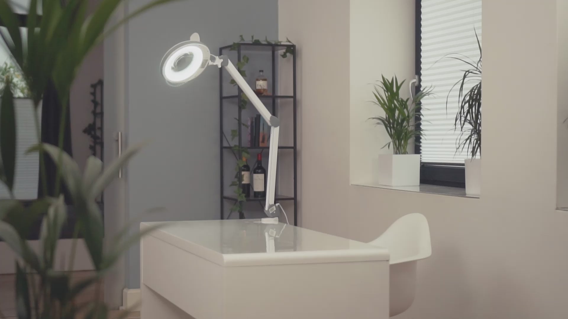 Lumeno LED Lupenleuchte Serie 8213/8215 mit 127 mm Linse und regulierbarer Helligkeit, Grau