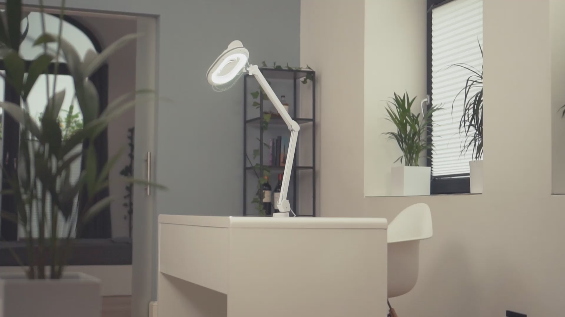 Lumeno 861X Lupenleuchte/Arbeitsplatzlampe 60 LEDs ovale Linse, grau oder schwarz