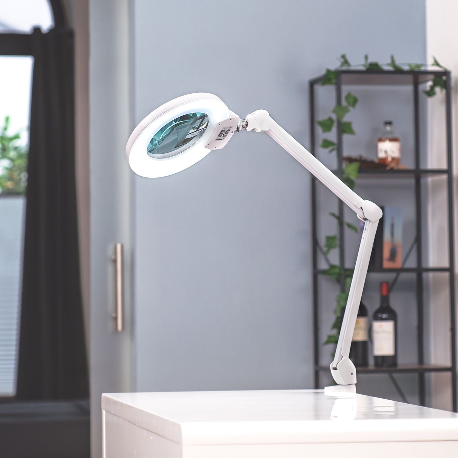 Lumeno 824XPRO LED-Lupenleuchte dimmbar mit 177 mm Linse, Segementschaltung und Metallgehäuse
