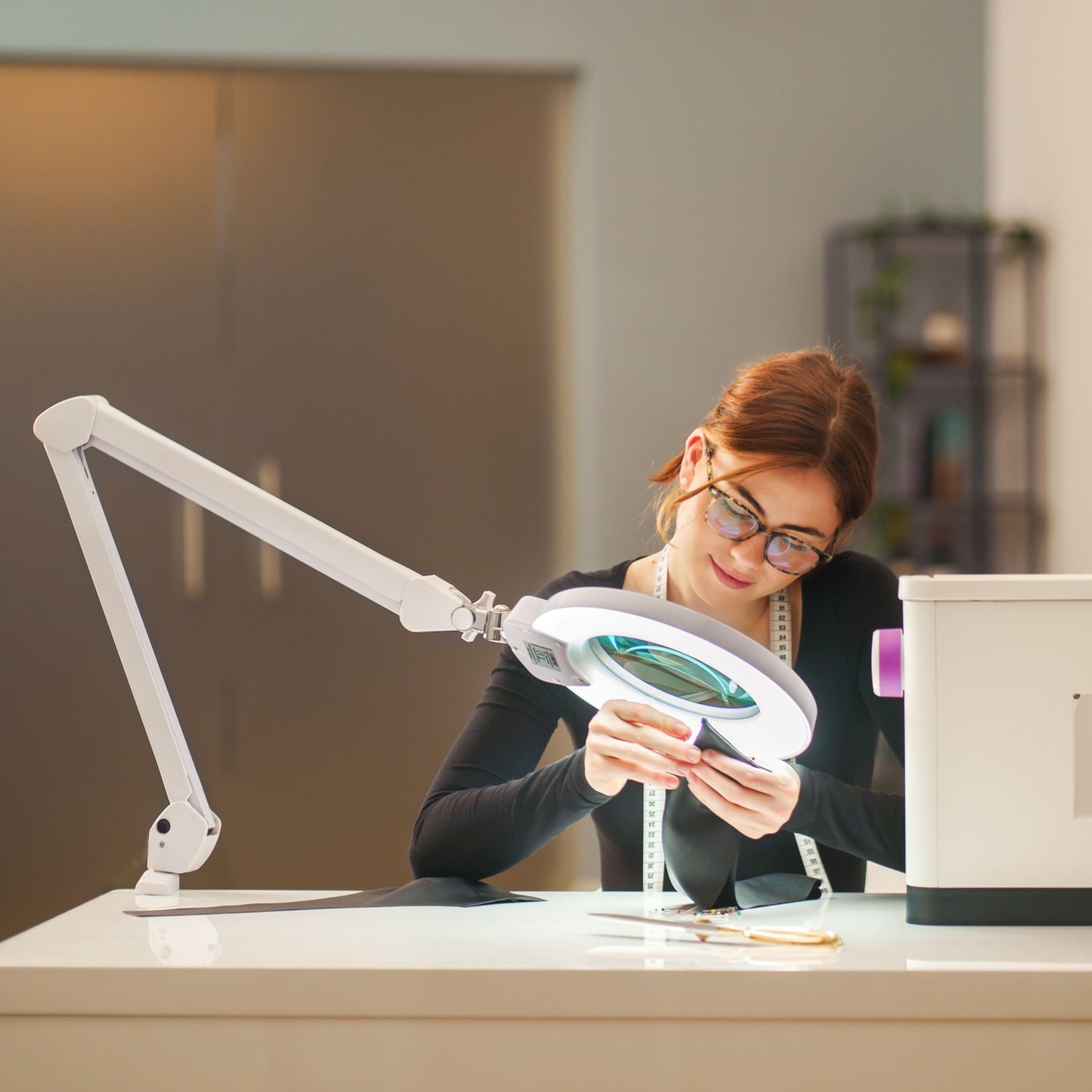 Lumeno 824XPRO LED-Lupenleuchte dimmbar mit 177 mm Linse, Segementschaltung und Metallgehäuse