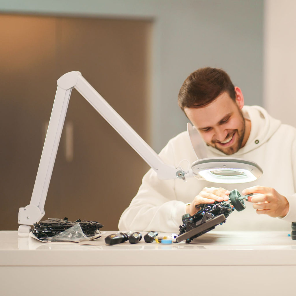 Lumeno 861X Lupenleuchte/Arbeitsplatzlampe 60 LEDs ovale Linse, grau oder schwarz